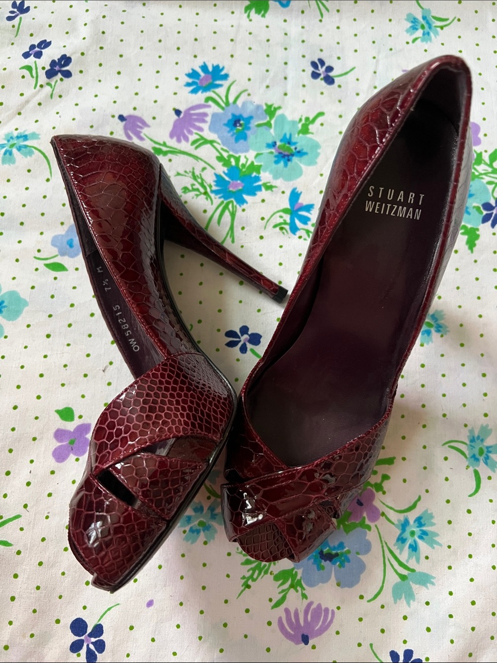 Stuart Weitzman Croc Oxblood Peep Toe Heels - 7.5